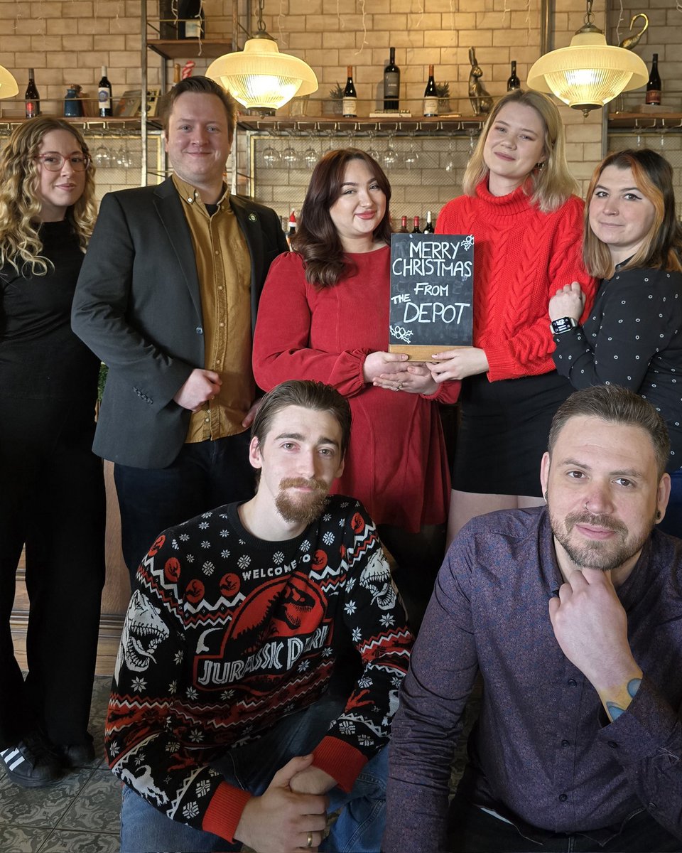 Wishing you a Merry Christmas from all of us at The Depot! 🎄

Looking forward to seeing you later on for your Christmas dinner or (if you haven't booked one) a festive drink as we're open for walk-ins between 12 and 6pm

@youngspubs #youngsmas