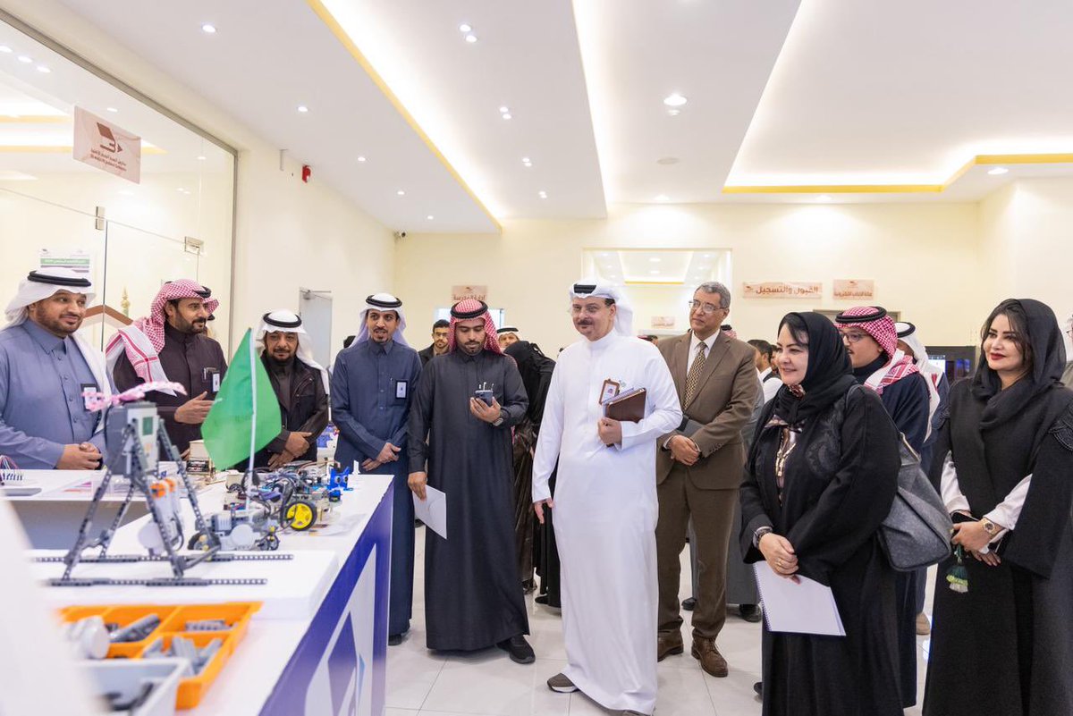 MOE_HHL's tweet image. سلّط #تعليم_حائل الضوء على جهوده في رعاية الموهبة والاختراع خلال زيارة فريق التقييم لبرنامج مدينة حائل الصحية، عبر استعراض ركن قسم الموهوبين، والبرامج والمبادرات التي تسهم في بناء بيئة تعليمية صحية ومحفزة للابتكار، بما يعزز التكامل بين التعليم والصحة في المجتمع المدرسي…