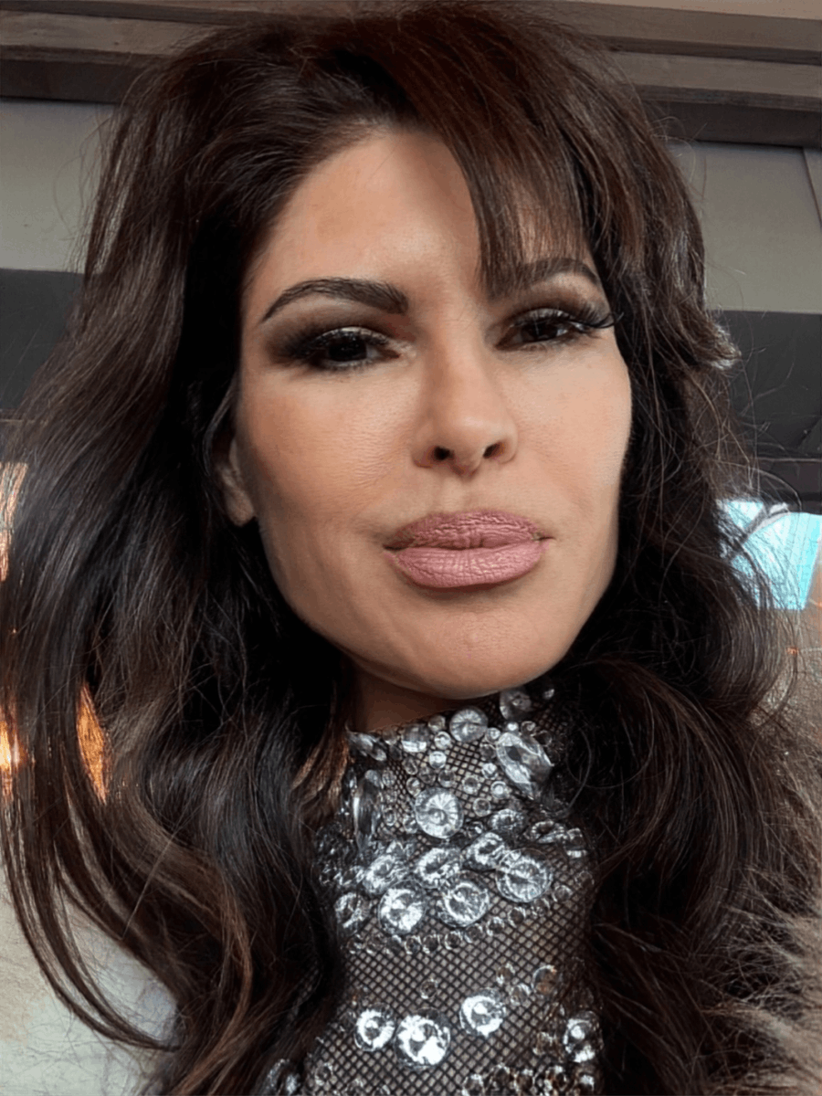 Advice for entrepreneurs &amp; sales pros: Build relationships, not just deals. Lead with curiosity, listen more than you talk, and understand real needs—trust drives results. As Dale Carnegie said, genuine interest creates connection.

#Leadership #GailKasper #DaleCarnegie