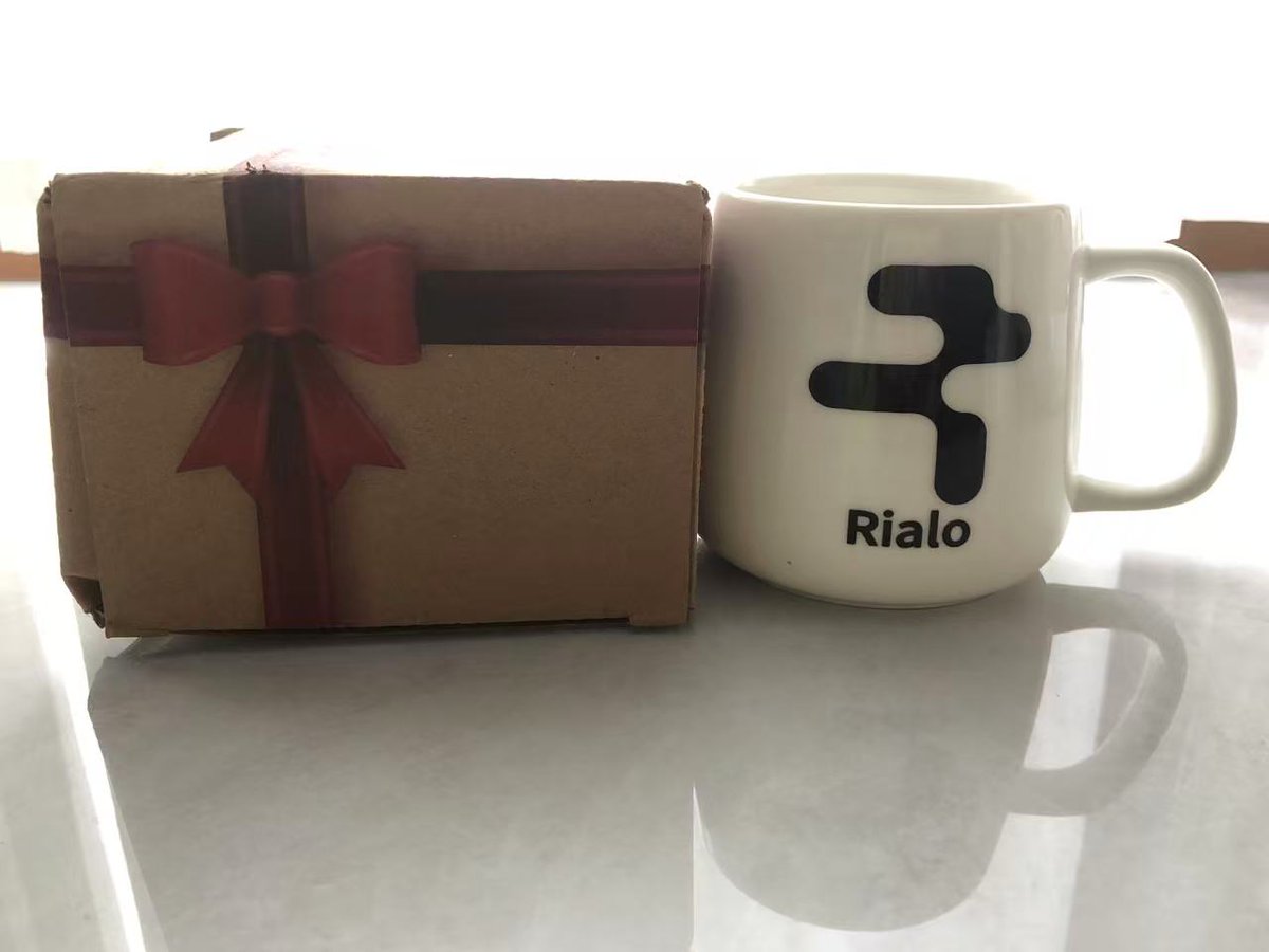不知不觉就到圣诞节了
祝 <a href="/RialoHQ/">Rialo</a> 的大家圣诞快乐！
一早起来就收到了Rialo周边真的很开心！
第一次在这样的大家庭里和各位老师们一起过圣诞真的很温馨，杯子我很喜欢，也很喜欢Rialo的大家！

<a href="/rialo_zw/">Rialo中文</a>
<a href="/dj673285379/">J King🐉(✱,✱)</a>
<a href="/LinYue93820/">Yozi柚子</a>

 #Rialo