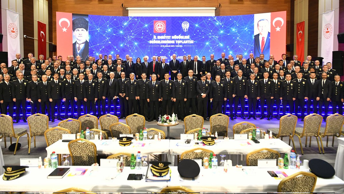 İçişleri Bakanlığı tarafından gerçekleştirilen İl Emniyet Müdürleri Toplantısı’nda bazı il emniyet müdürleri, polis intiharlarını kişisel ve ailevi sorunlar olarak değerlendirip bilinçli şekilde basitleştirilmeye çalıştığı yönünde haberler gelmektedir...

Yine aynı zihniyet, her