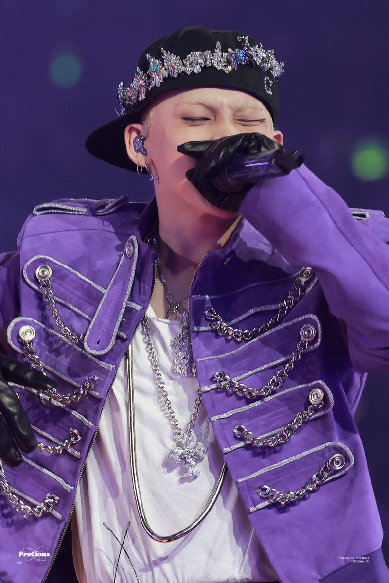 PreCious_7CL's tweet image. 251225 가요대전💜🎄

#최현석 #7chill #세븐칠 #트레저
#CHOIHYUNSUK #ヒョンソ #TREASURE