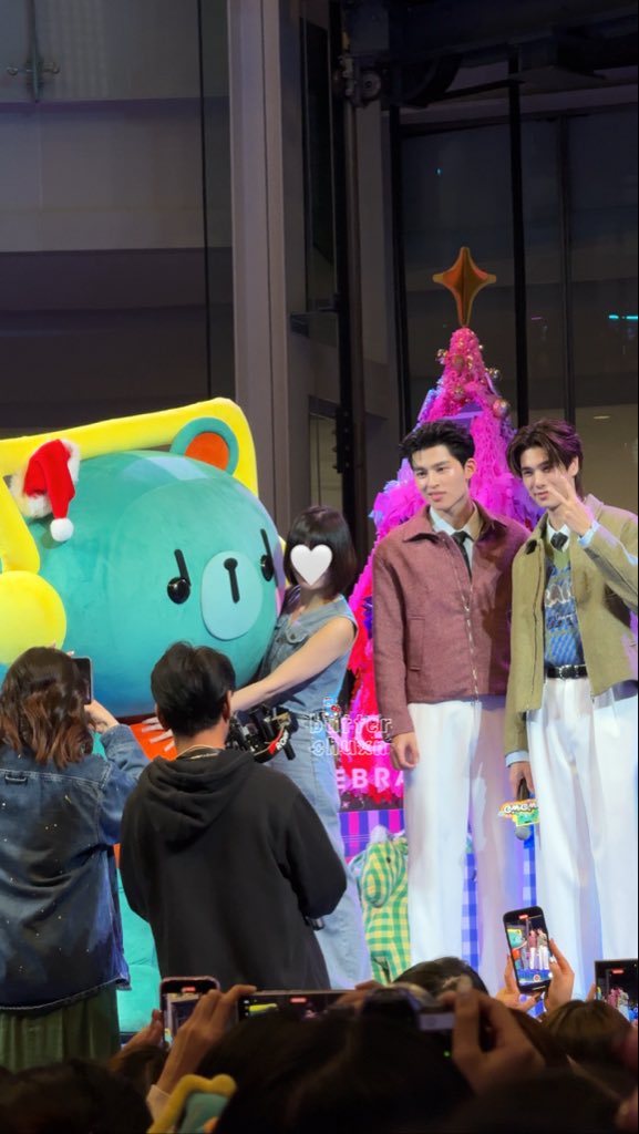 แฟนคลับเลือกถ่ายกับเพิ่มพูน ดูหน้าปอนด์ดิ528282292992929229

PPP FAMILY X KING POWER

#ThePowerGiftivalxPondPhuwin
#ThePowerGiftivalxPermpoon