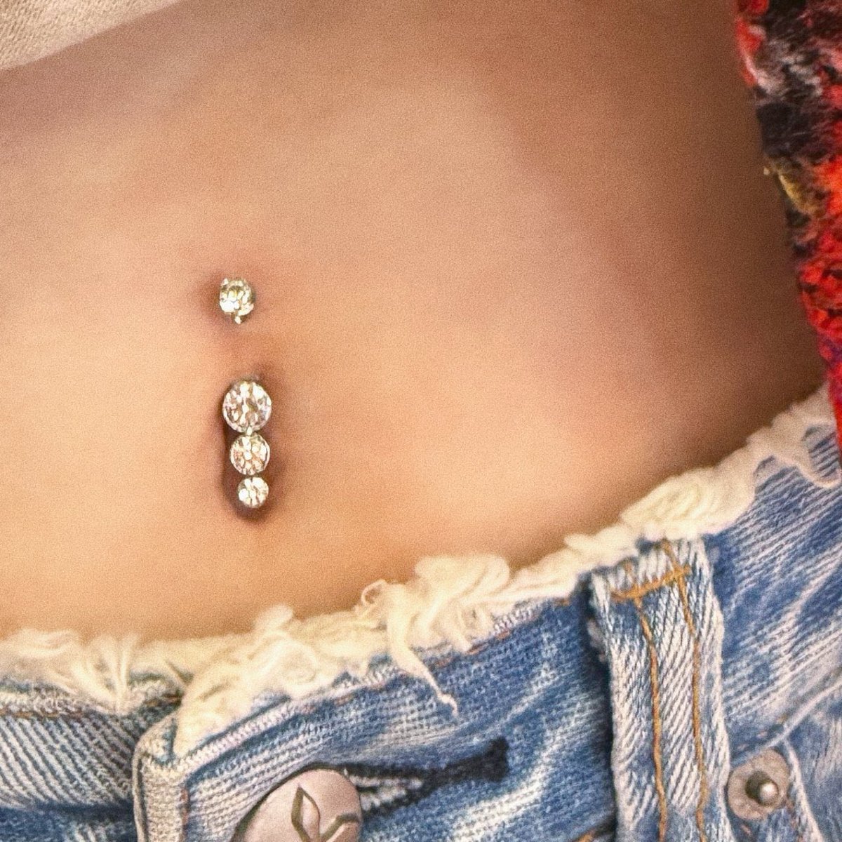 nyanrachas's tweet image. looking all cute like this and then posting a shot of your navel piercing in the same fit like an hour later is diabolical