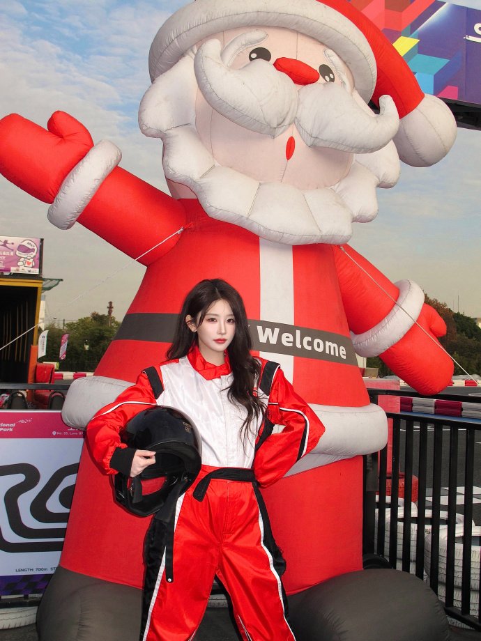 kungmunggorn's tweet photo. Merry Christmas Princess ZhouZhou. 🥰 https://t.co/xfMHInMAkT