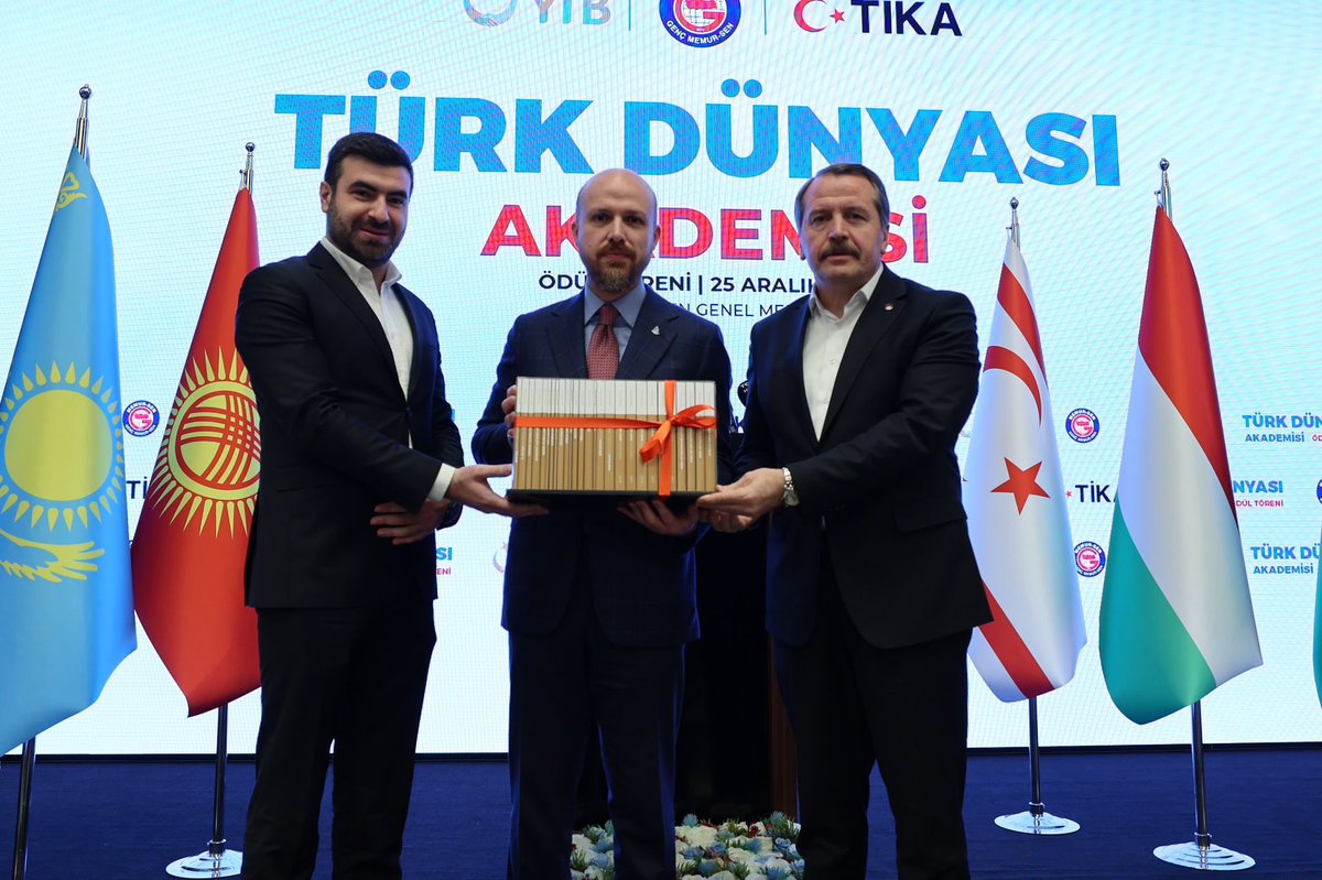 Büyük bir emek ve gayretle gerçekleştirdiğimiz Türk Dünyası Akademimizin ödül törenini kıymetli konuklarımızın teşrifleriyle ilmi birikimi, ortak hafızayı ve güçlü bir geleceği buluşturan anlamlı bir atmosferde nihayete erdirdik. 🇹🇷🌍

Türk dünyası ile aramızdaki tarihi ve