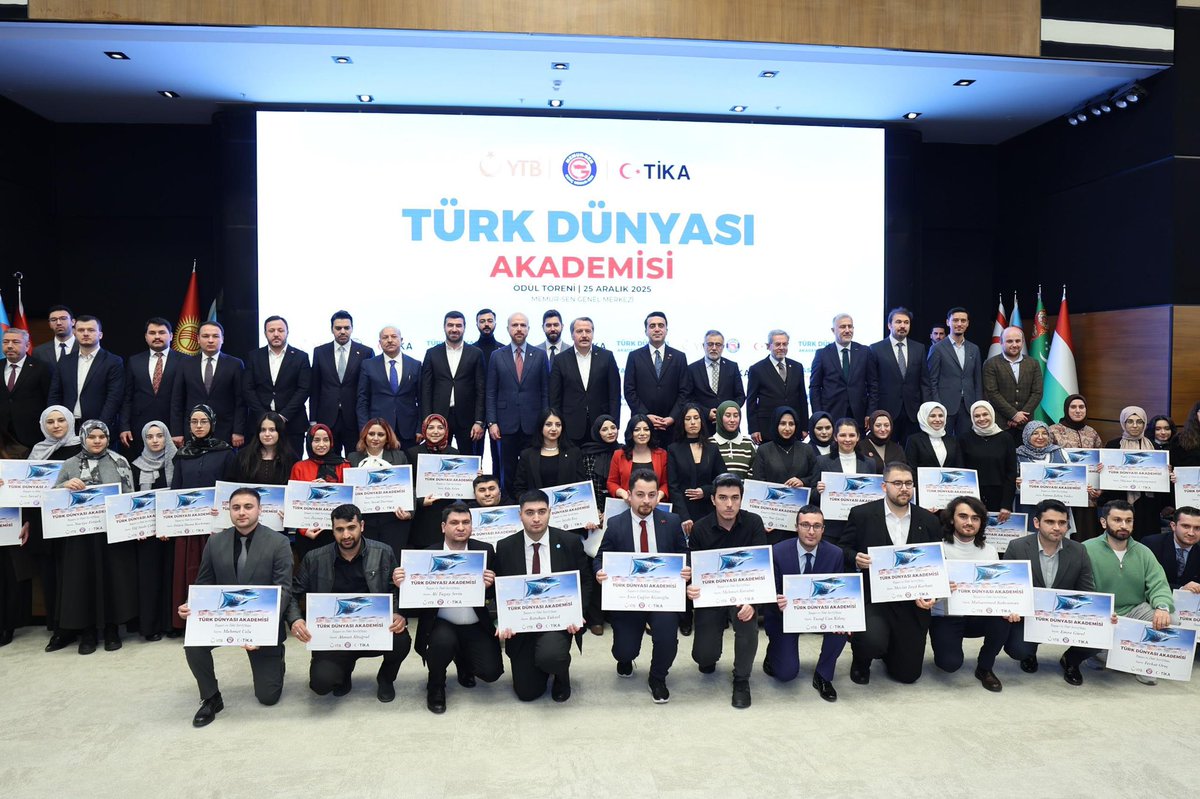 Kaybedeni olmayan bu akademide birikimlerini bizlerle paylaşan kıymetli hocalarımıza ve katılımcı gençlerimize çok teşekkür ediyorum. Türkistan’dan Balkanlara, Endülüs’ten Kudüs’e büyük bir medeniyet havzasının Anadolu’daki temsilcisi olan gençliğimiz için her platformda güçlü