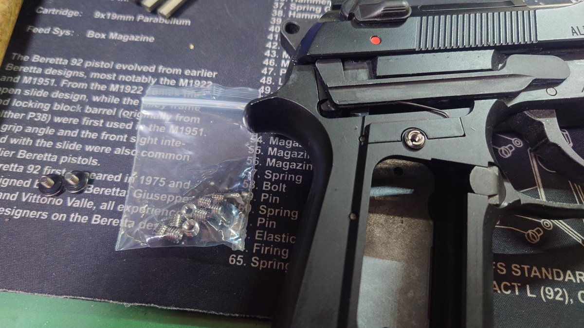 ShrimpBeretta's tweet photo. TLで流れてきた新型M9(M9A1やU.S.M9)のグリップスクリューメス側の修復方法でスリーブリデューサーネジを使う方法なんだけど、これバッチリだよ。接着剤付けてないけど十分固定されてるし、目からウロコとはこのことよ
#東京マルイ #M9A1 #USM9 #ガスガン https://t.co/TSYbj3R9nz
