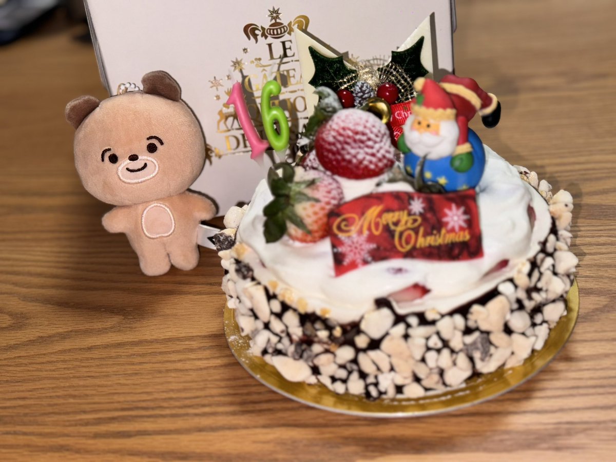 ✧*｡🎄𝐌𝐞𝐫𝐫𝐲𝐂𝐡𝐫𝐢𝐬𝐭𝐦𝐚𝐬🎄✧*｡

                      and

*.+ﾟ🎂 다이스케 생일 축하해요 🎂*.+ﾟ

ーーーーーーーーーーーーーーーーーーー

家族で大ちゃんのお誕生日をお祝い🎉

おめでとう〜〜〜ᡣ(＞⩊＜)🎀