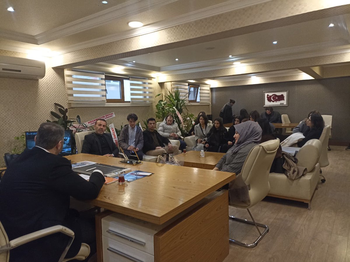 Keçiören Gençlik Derneği Başkanı Sayın Recep Araç,İlçe Başkanımız Sayın Ömer Faruk İslam'a makamında hayırlı olsun ziyaretinde bulundu. 

Nazik ziyaretlerinden dolayı kendilerine teşekkür ediyoruz.

<a href="/RTErdogan/">Recep Tayyip Erdoğan</a> 
<a href="/hakanhanozcan/">Hakan Han ÖZCAN 🇹🇷</a> 
<a href="/erhansarigol/">Erhan Sarıgöl</a>
<a href="/AkpartiAnkara/">AK Parti Ankara</a> 
<a href="/omerfarukislam/">Ömer Faruk İSLAM</a>