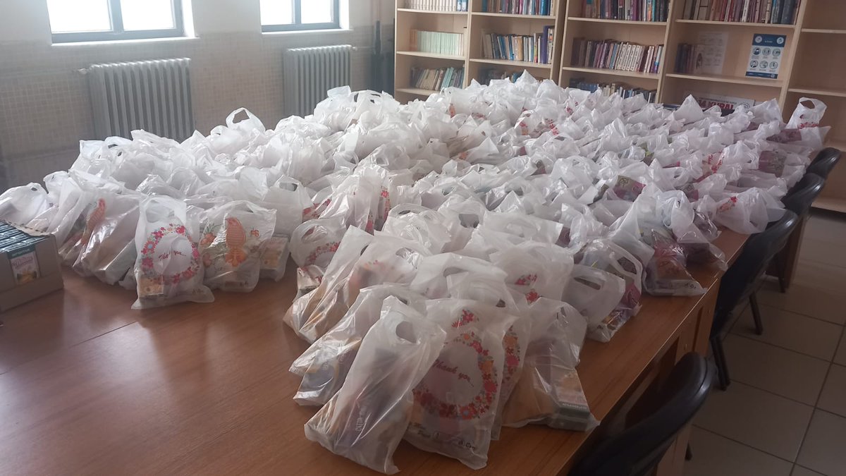 Konya’nın köklü kültürel değerlerinden biri olan şivlilik geleneği, okulumuzda büyük bir heyecan ve sevinçle yaşatıldı. Okulumuz idaresi ve öğretmenleri tarafından titizlikle hazırlanan şivlilik paketleri, öğrencilerimizle paylaşıldı.
<a href="/konyamem/">Konya İl MEM</a>
<a href="/MeslekiEgitim42/">Mesleki ve Teknik Eğitim - KONYA</a>