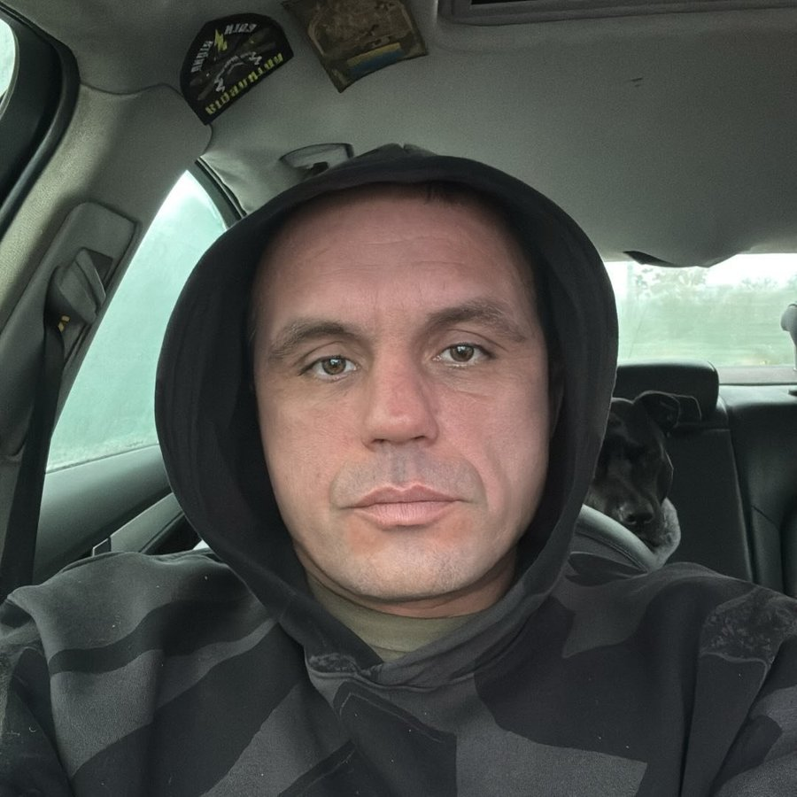 LeRenardGrande's tweet photo. Різдво приносить хуйові новини. Вчора на Донеччині загинув Слава Ільченко, який займався евакуацією, ми познайомились влітку 2023 року в Ізюмі і Влад був прекрасною людиною, яка хотіла допомогти всім.   Допомогти родині: https://t.co/v5st6KZ0f2 https://t.co/MZafMjfVwh