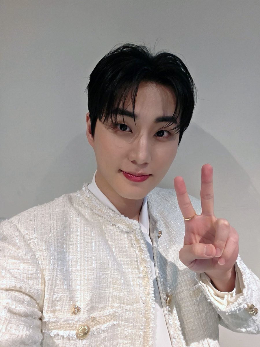 와핰…. 영케는 얼굴 선이 진짜 얇아서 붓기 없으면 진짜. 개.이.쁘.게. 생김..