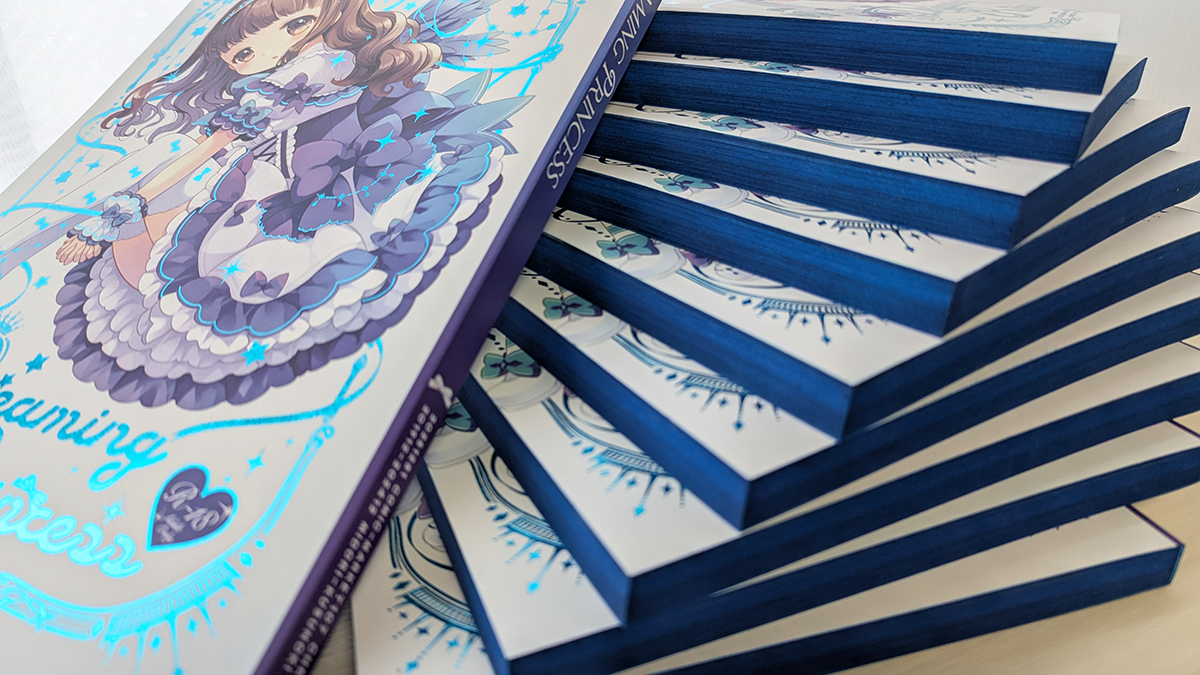 みどりぴゃん総集編写真^-^小口染め部分、最高の青で大満足や^-^(みどぴゃんのお洋服の裾の色、だよ…^-^) 