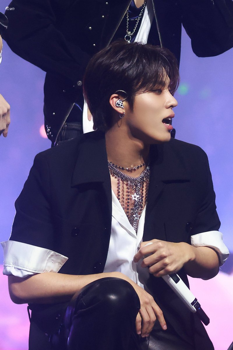 cheesy_928's tweet image. 251225 SBS

🥵🥵🥵

#박정우 #PARKJEONGWOO #ジョンウ 
#트레저 #TREASURE