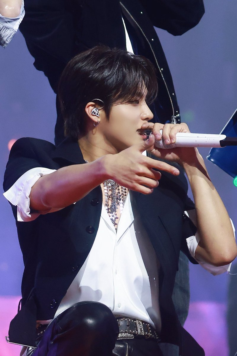 cheesy_928's tweet image. 251225 SBS

🥵🥵🥵

#박정우 #PARKJEONGWOO #ジョンウ 
#트레저 #TREASURE