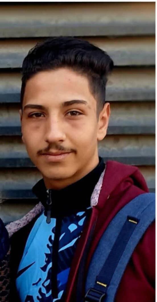 SyriaTruthNews's tweet image. دمشق - حلب
في ظلّ سياسة التجويع الممنهجة التي تمارسها سـ.لطة الأمر الواقع بحق أبناء الطائفة العلوية يجد كثير من الشباب أنفسهم مضطرين لمغادرة قراهم ومناطقهم بحثًا عن أي فرصة عمل تؤمّن لهم الحدّ الأدنى من العيش
لكن من يفكّر بالعمل يُعاقَب: إمّا بالإخفاء القسري أو بالقتل
صباح يوم 👇