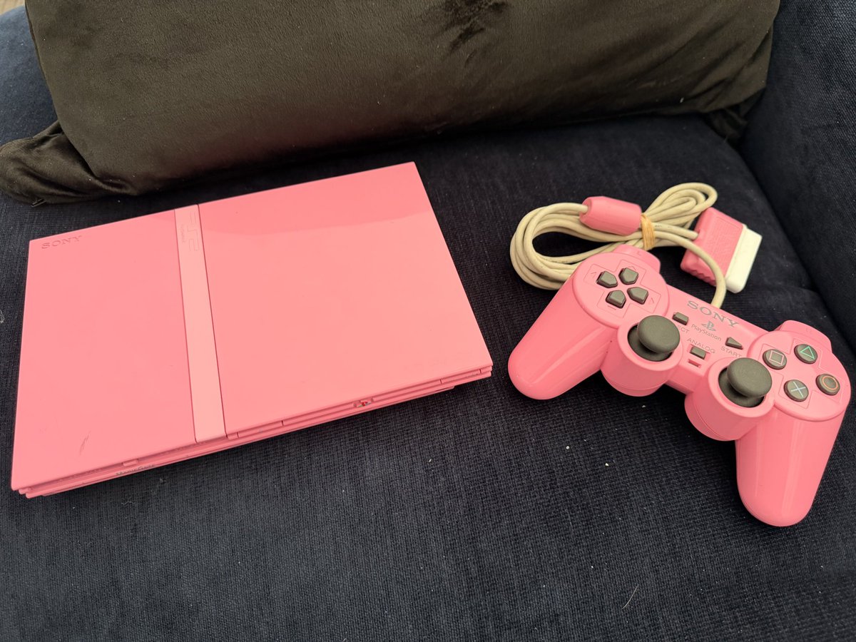 ItsToriGalvin's tweet image. My parents getting me the original pink ps2 I had as a kid