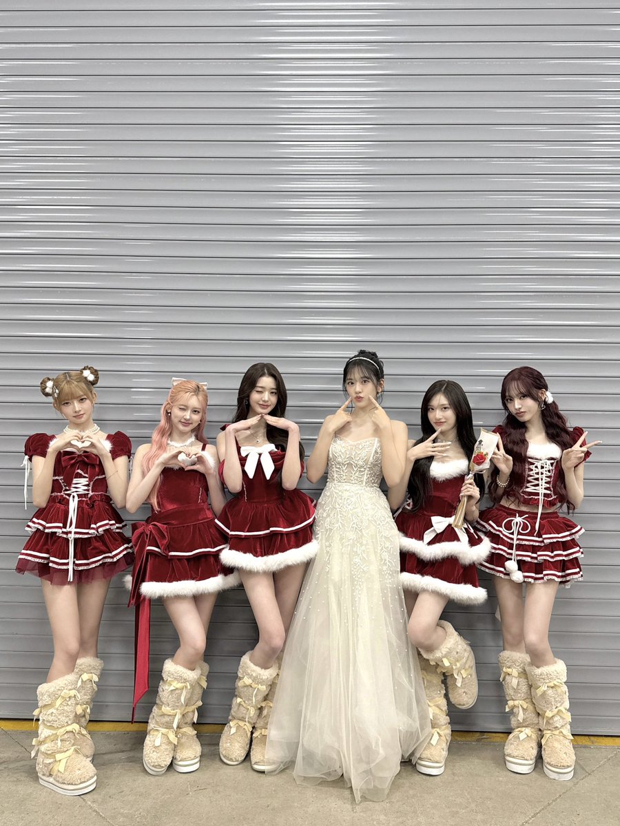 IVEstarship's tweet image. 📸 
IVE SHOT!

DATE : 2025.12.25
NAME : 2025 #SBS #가요대전

#IVE #아이브
#안유진 #가을 #레이 #장원영 #리즈 #이서 
#IVE_SHOT
#2025SBS가요대전