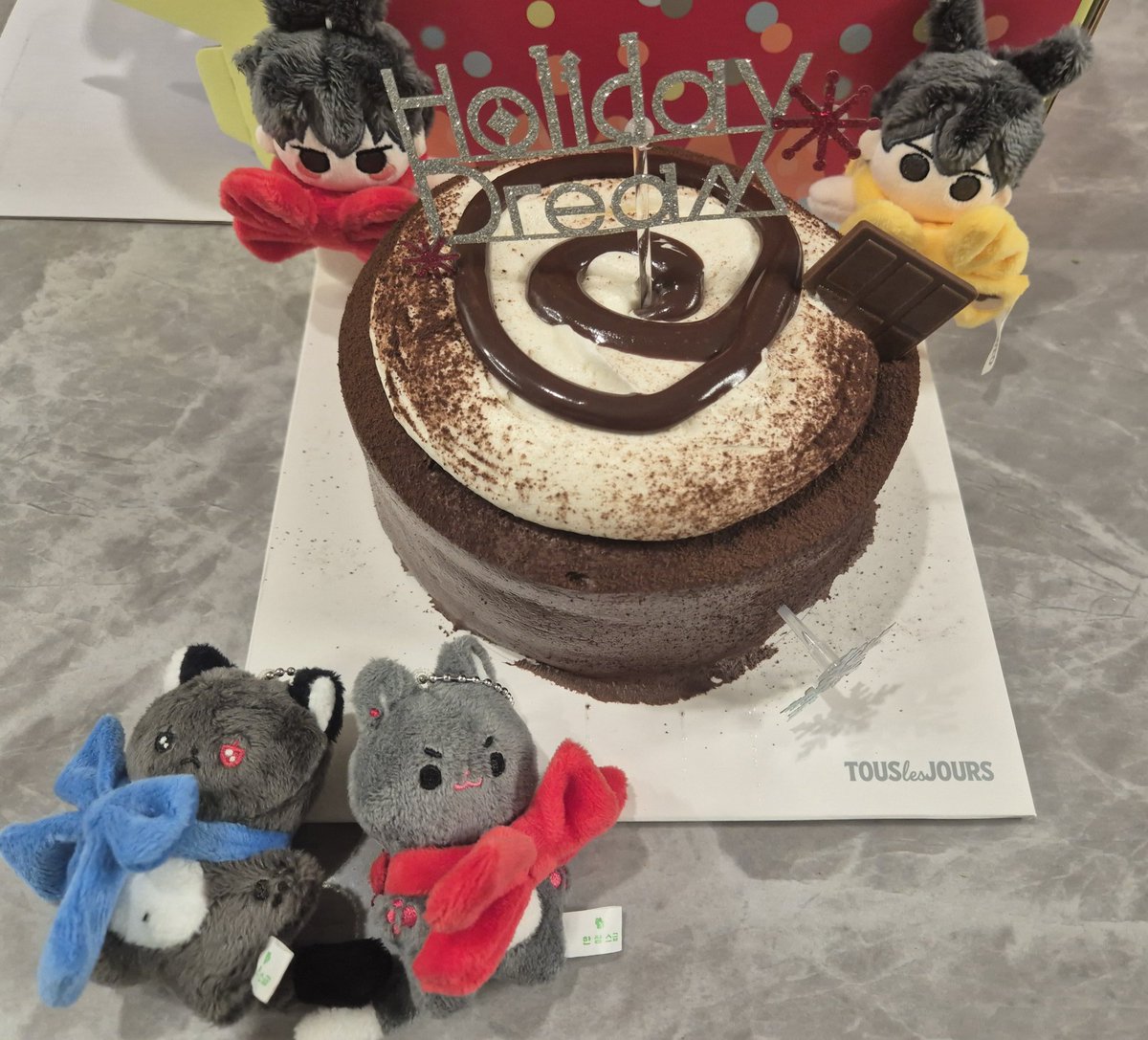 #한유현_생일축하해
#2025년_유현절_축하해
#생일_축하한다_유현아_
#1225해피유현데이 
#251225_유현아_생일_축하해
#매화_아래_피어난_작은_불에게
#모든_시간속_너를_위한_크리스마스 
유현아 생일 축하한다
크리스마스에 케이크 먹는거 남일인줄 알았는데 유현절이라 먹는거였어ㅎ