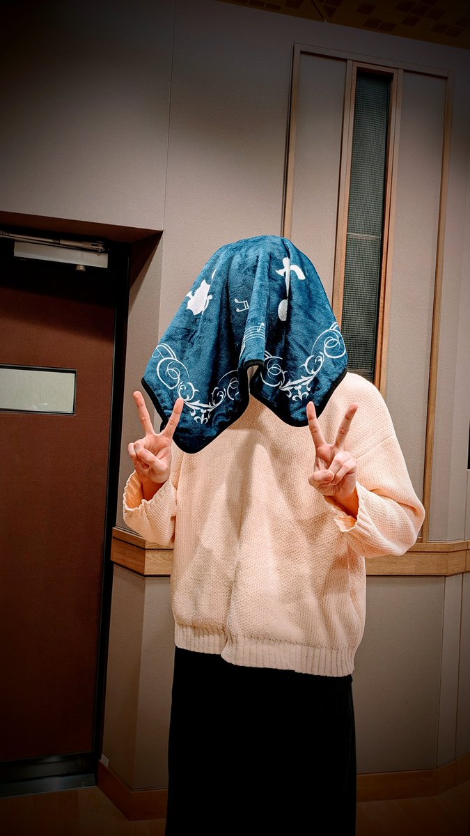 年末のオケコン、グッズ紹介続きデス ・ブランケット 白いポンポン奴と