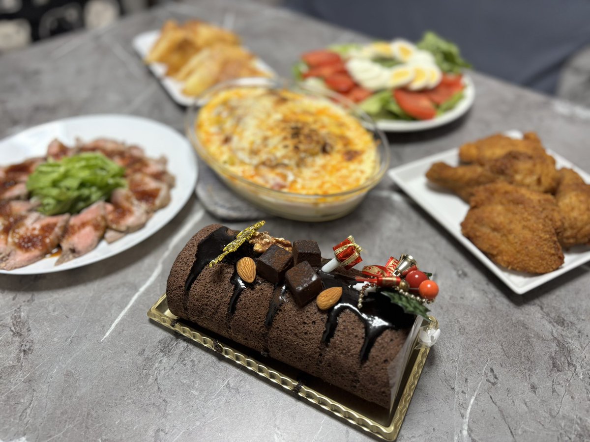 mdy1008's tweet photo. 今年はチキンとケーキ以外は
ちゃんと作った⭐️メリクリ🎅🎁
子供らのプレゼントは
👧ロブロックスの課金カードと化粧品
👦ロブロックスの課金カードと服 https://t.co/88hQdY8VpS