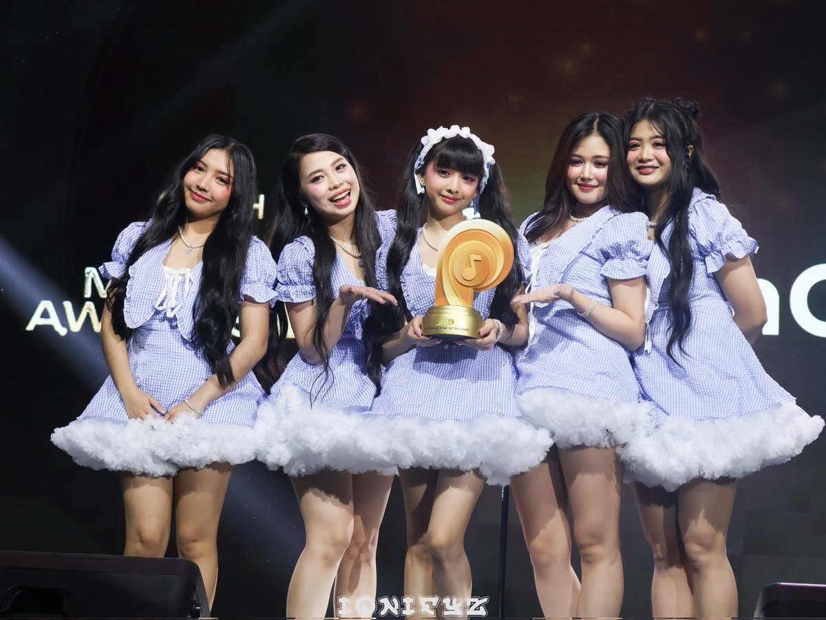 iONifYz's tweet image. [2025.11.29] PiX!E 
🏆 PIXIE | Female Stars of the Night
《 10th Ppop Music Awards 》
📍Metropolitan Theater
🐣🍣🍯🐈🐚
#pixieph
#pixieppopgroup
#10thPPOPMusicAwards
#PhilippinePopularMusicAwards
#PPMA2025
@pixieofficialph