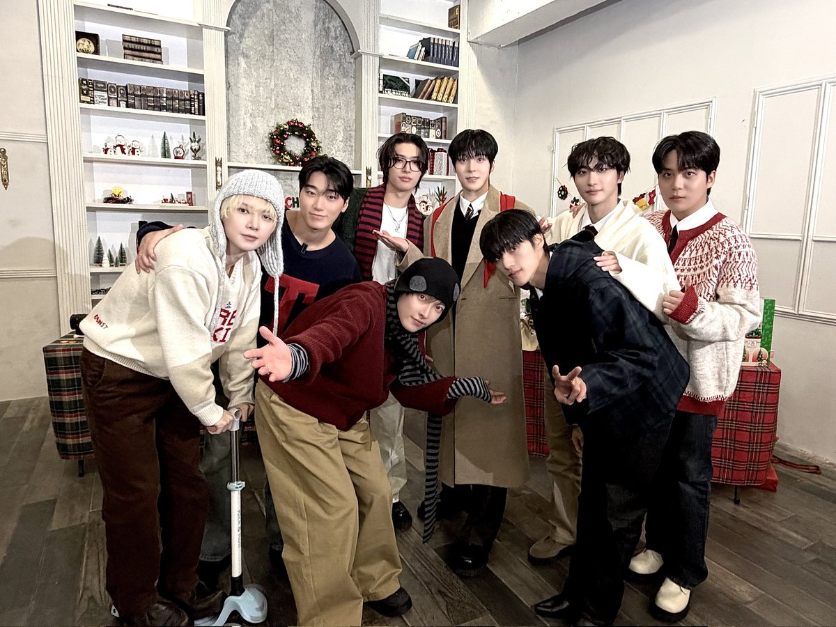ATEEZ – Finding Santa | Behind Photo 📸🎄
Just like when we waited for Christmas with excited hearts, we returned to our childhood for a moment and shared a time filled with smiles and laughter.