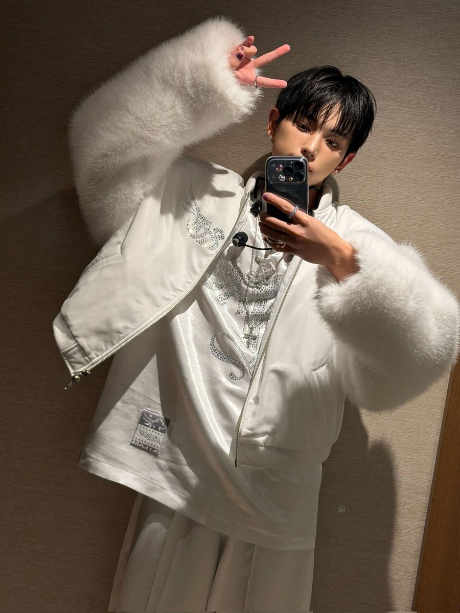 andTEAMluneGBL's tweet image. 🌐 [WEVERSE] 251225
     #HARUA Post 🐰 — 1/2 👇

"😁😁😁😁😁😁😁😁😁😁"

📎weverse.io/andteam/artist…

#andTEAM_HARUA
#앤팀 @andTEAM_members