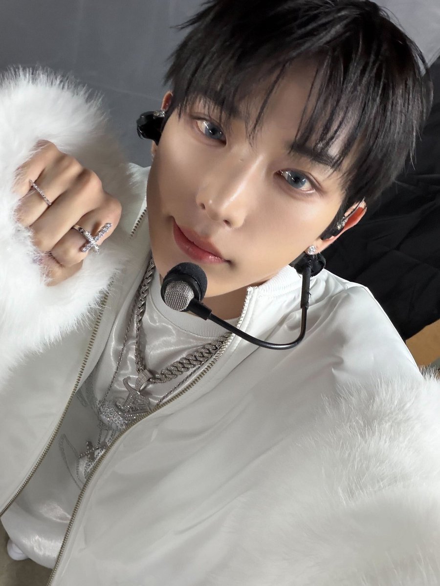 andTEAMluneGBL's tweet image. 🌐 [WEVERSE] 251225
     #HARUA Post 🐰 — 1/2 👇

"😁😁😁😁😁😁😁😁😁😁"

📎weverse.io/andteam/artist…

#andTEAM_HARUA
#앤팀 @andTEAM_members