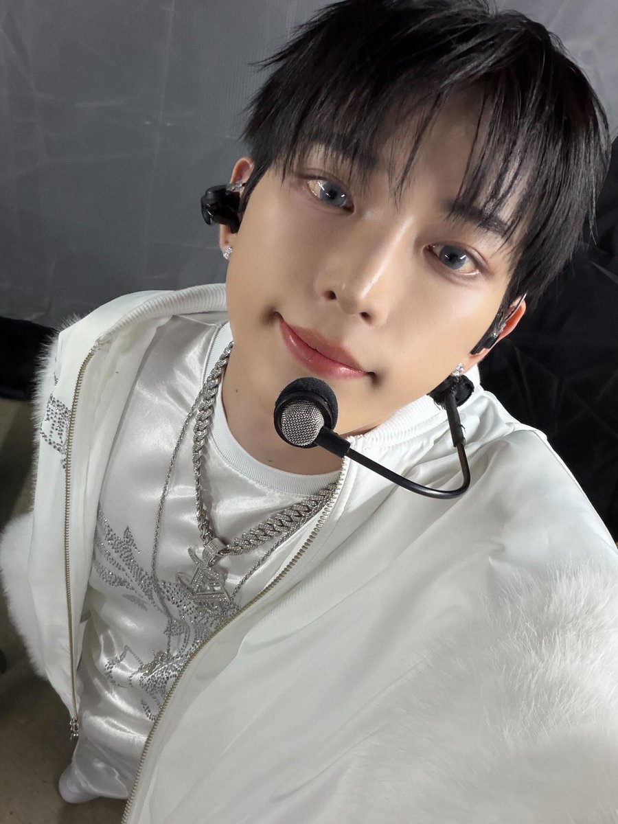 andTEAMluneGBL's tweet image. 🌐 [WEVERSE] 251225
     #HARUA Post 🐰 — 1/2 👇

"😁😁😁😁😁😁😁😁😁😁"

📎weverse.io/andteam/artist…

#andTEAM_HARUA
#앤팀 @andTEAM_members