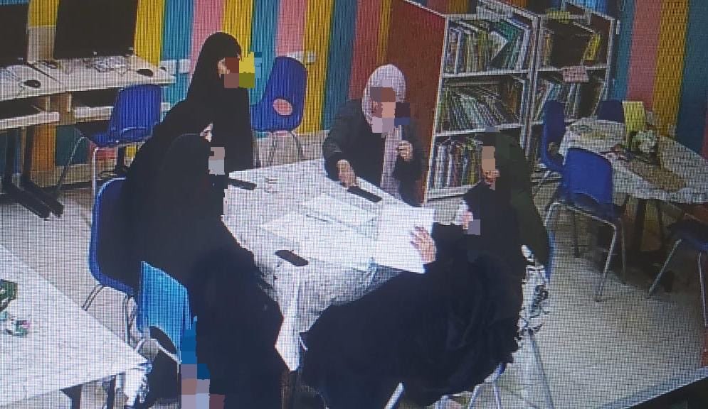 قامت رئيسة لجنة أ.  إيمان المسهلي يوم الإربعاء الموافق ٢٤ ديسمبر  ٢٠٢٥م بتنفيذ حلقة نقاشية مع أعضاء فريق التقويم الذاتي لاستعراض أعمال المجالات الخمسة  و العمل على بناء الخطة المدرسية للفصل الدراسي الثاني وفق بيانات تقارير  التقويم الذاتي  للفصل الدراسي الأول .