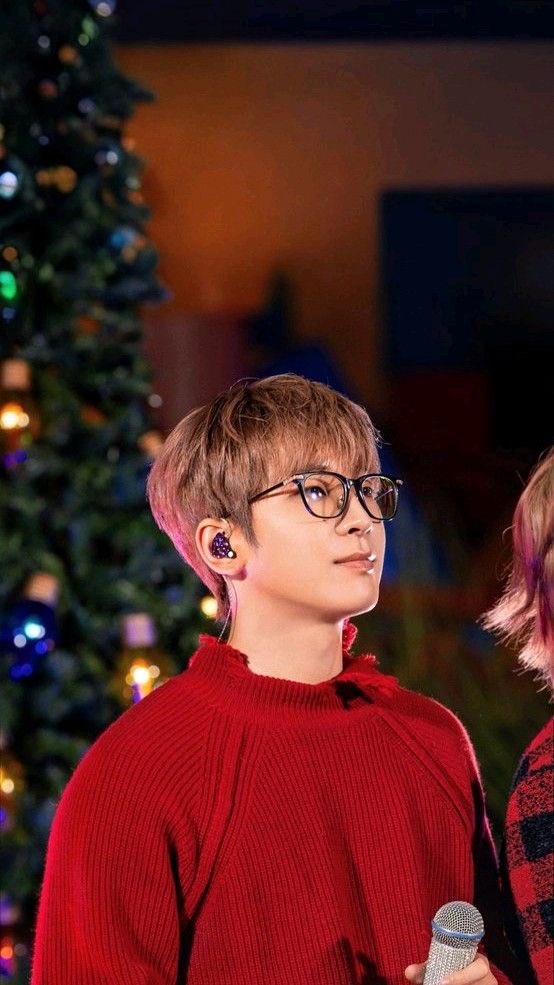 jeoverses's tweet photo. a christmas dare 🎄
ᝰ #jww filo au

kung saan annually dinedare si brin na i-greet ng ‘merry xmas’ si top 1 legma student, jeon wonwoo https://t.co/yuG6wlqjIn