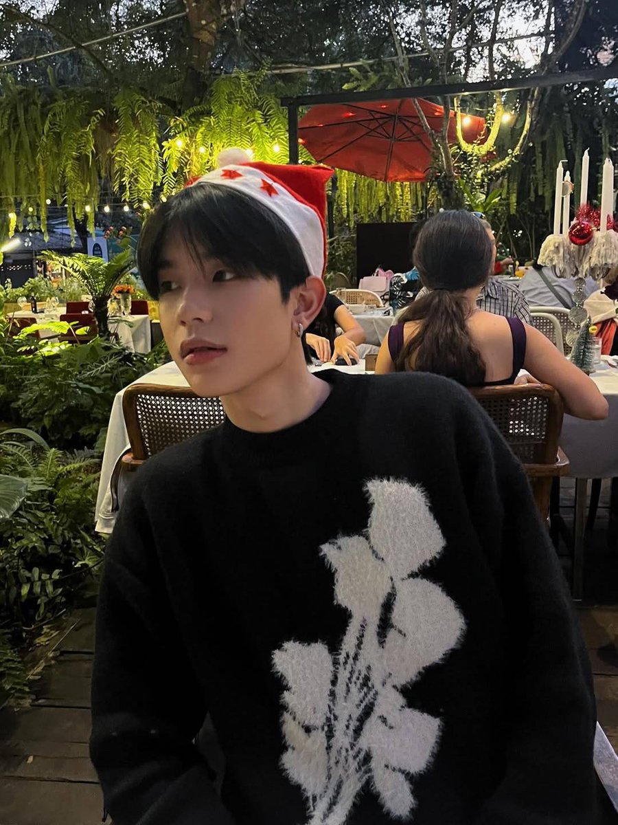 somshonapat's tweet photo. 🎄 under the mistletoe 🥂🤍

IG : shonapat_ 
📎 [ https://t.co/I5ErHnk6nt ]

#shonapat_ | #AIprojectTH https://t.co/JhkFyY9aAi