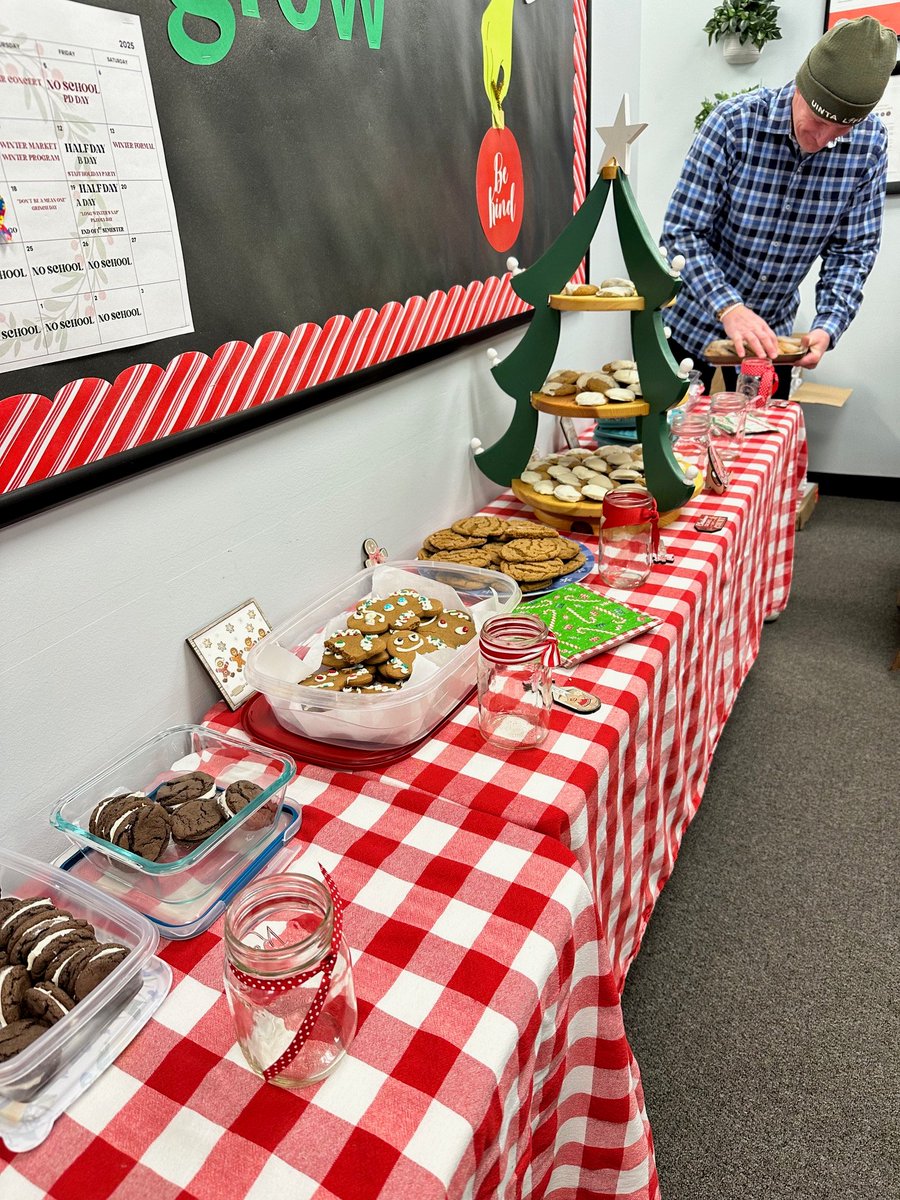 Cookies were judged. Winners were crowned.
The Christmas Cookie War was a sweet success!