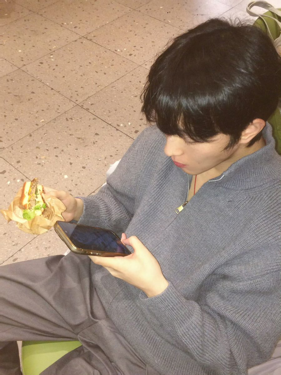 globalDESIRE4_'s tweet image. KIPUKA QIU UPDATE
weibo.com/5407752409/524…

Merry Christmas! I’ll treat you to burgers 🍔🍔

#邱鼎杰 #KipukaQiu #QiuDingJie #Desire4