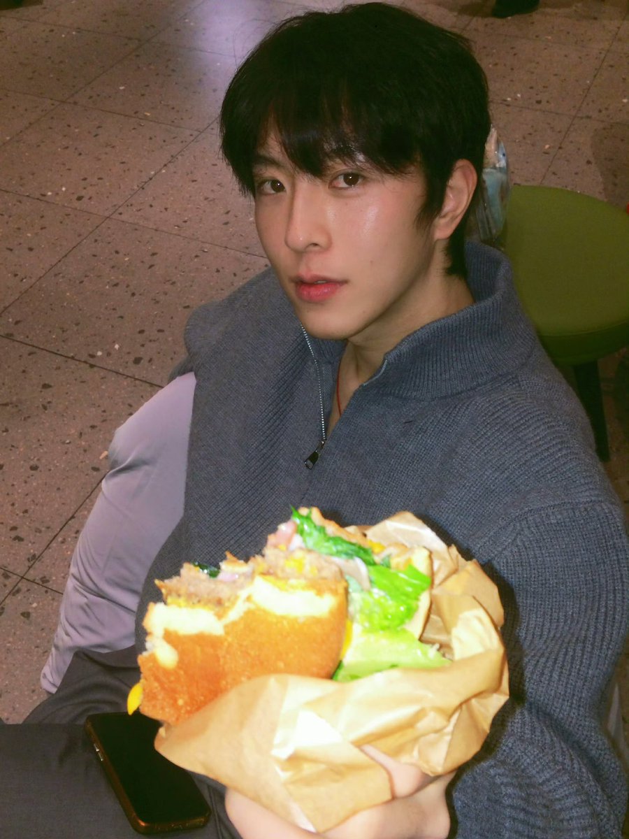 globalDESIRE4_'s tweet image. KIPUKA QIU UPDATE
weibo.com/5407752409/524…

Merry Christmas! I’ll treat you to burgers 🍔🍔

#邱鼎杰 #KipukaQiu #QiuDingJie #Desire4