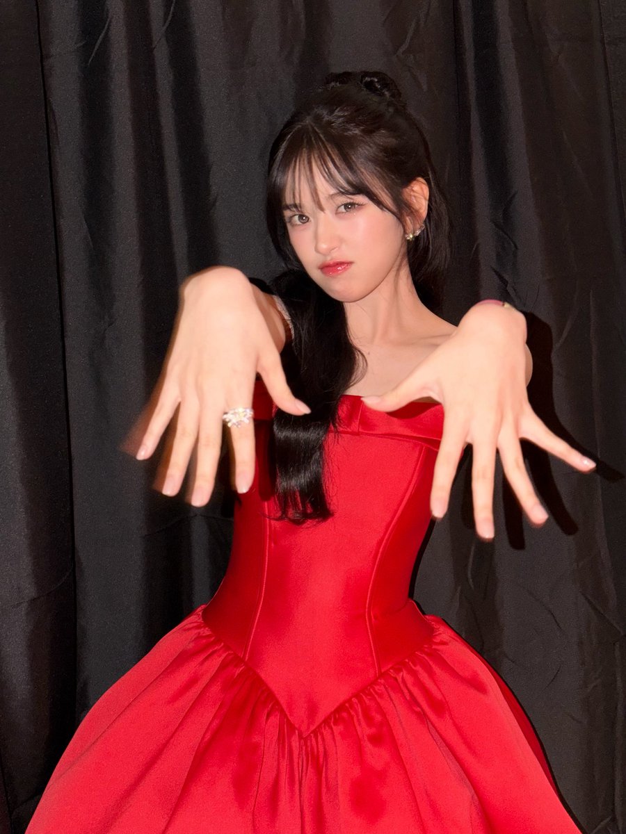 IVEstarship's tweet image. 📸 
IVE SHOT!

DATE : 2025.12.25
NAME : 2025 #SBS #가요대전

#IVE #아이브 
#안유진 #가을 #레이 #장원영 #리즈 #이서 
#IVE_SHOT
#2025SBS가요대전