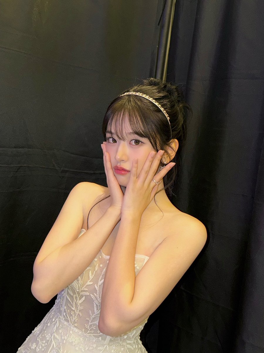 IVEstarship's tweet image. 📸 
IVE SHOT!

DATE : 2025.12.25
NAME : 2025 #SBS #가요대전

#IVE #아이브 
#안유진 #가을 #레이 #장원영 #리즈 #이서 
#IVE_SHOT
#2025SBS가요대전