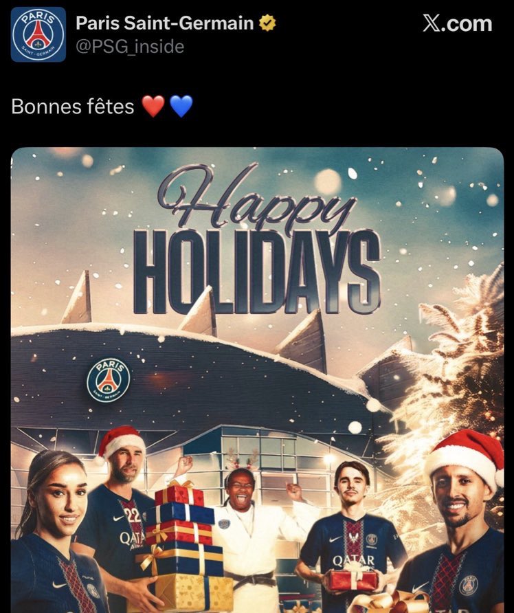 LBleuBlancRouge's tweet image. 2 salles, 2 ambiances. 

Apparamment le @PSG_inside ne connaît pas le mot « Noël » .. 😅😅