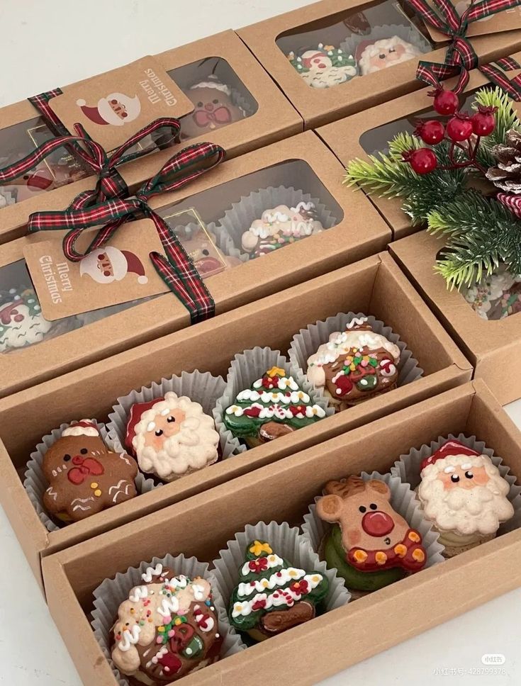 eunbiekw's tweet image. Merry Christmas my lovee!! ✨ May the soft glow of this season bring calm to your thoughts, warmth to your heart, and hope that quietly grows each day 🤍💚❤🎄