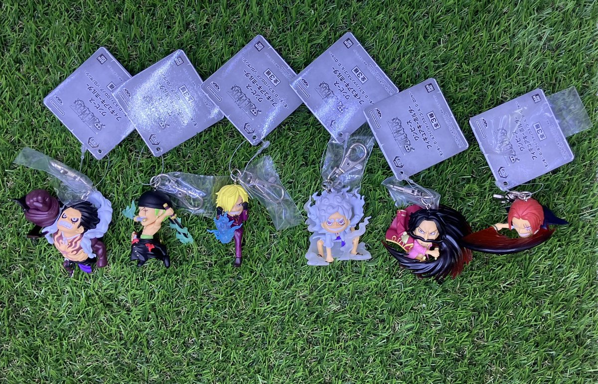 💀ワンピース フィギュアキーホルダー-モンキー・D・ルフィ/シャンクス