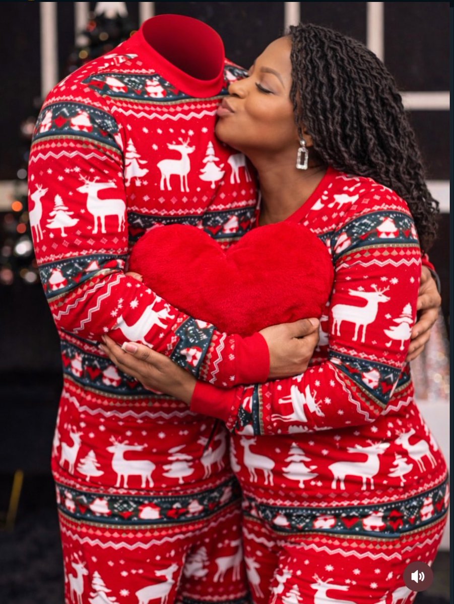 _tobyblush's tweet image. Merry Christmas from me and mine to you and yours. 🥳🥳🎉