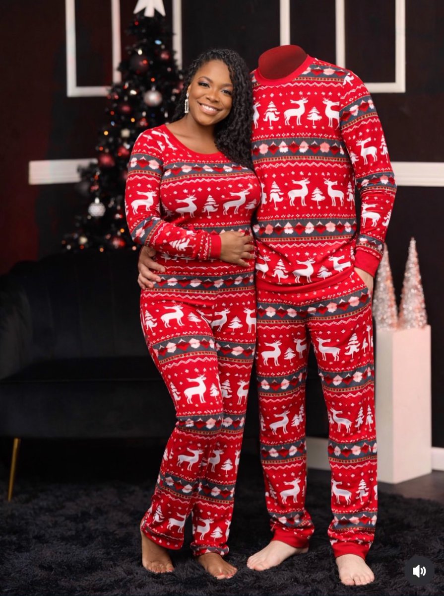 _tobyblush's tweet image. Merry Christmas from me and mine to you and yours. 🥳🥳🎉