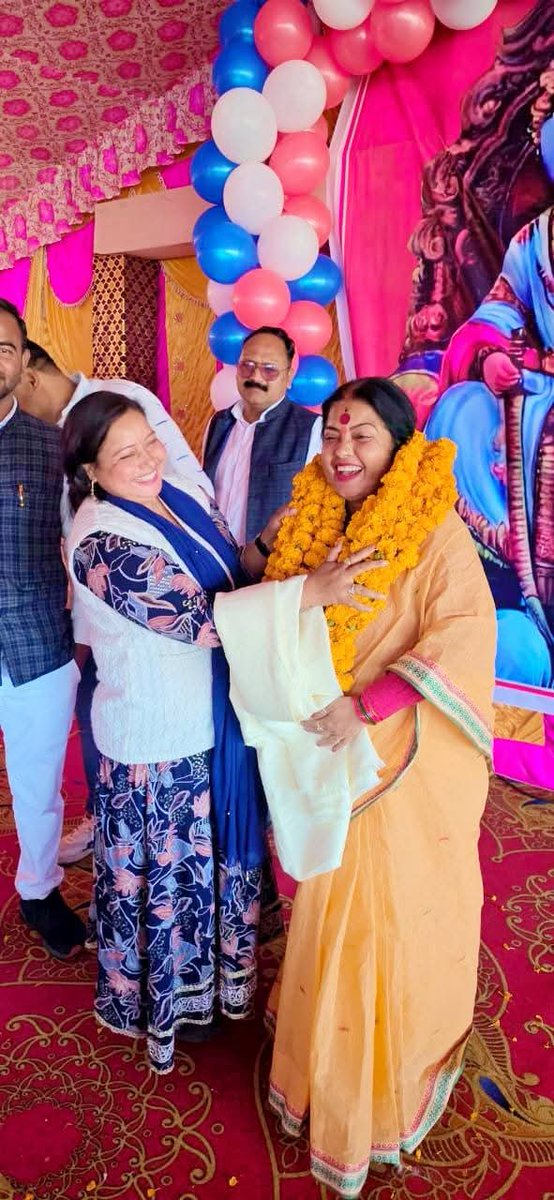 पासी समाज के गौरव, वीर शिरोमणि महाराजा बिजली पासी जी की जयंती के अवसर पर आज विधानसभा सोरांव स्थित गुरु देव गेस्ट हाउस में उनके चित्र पर पुष्प अर्पित कर भावपूर्ण श्रद्धांजलि अर्पित की।

#MaharajaBijliPasi #PasiSamaj #Soraon #Gangapar
#SocialJustice #Inspiration #BJP