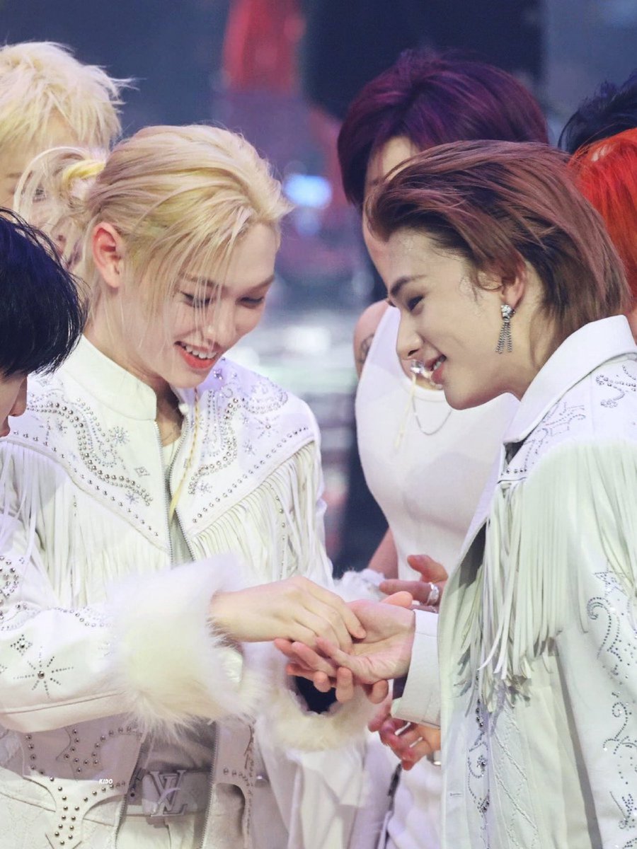 jinnieXbokie's tweet image. IT LOOKS LIKE THEY JUST GOT ENGAGED 😭