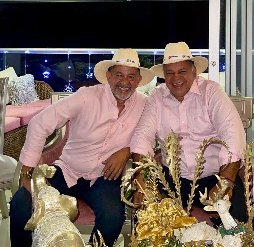 marcoleon234's tweet photo. Compartiéndo la Navidad en familia y mi hermano..
Bendecidos..🙏🙏🙏 https://t.co/2SyVu3gtRO