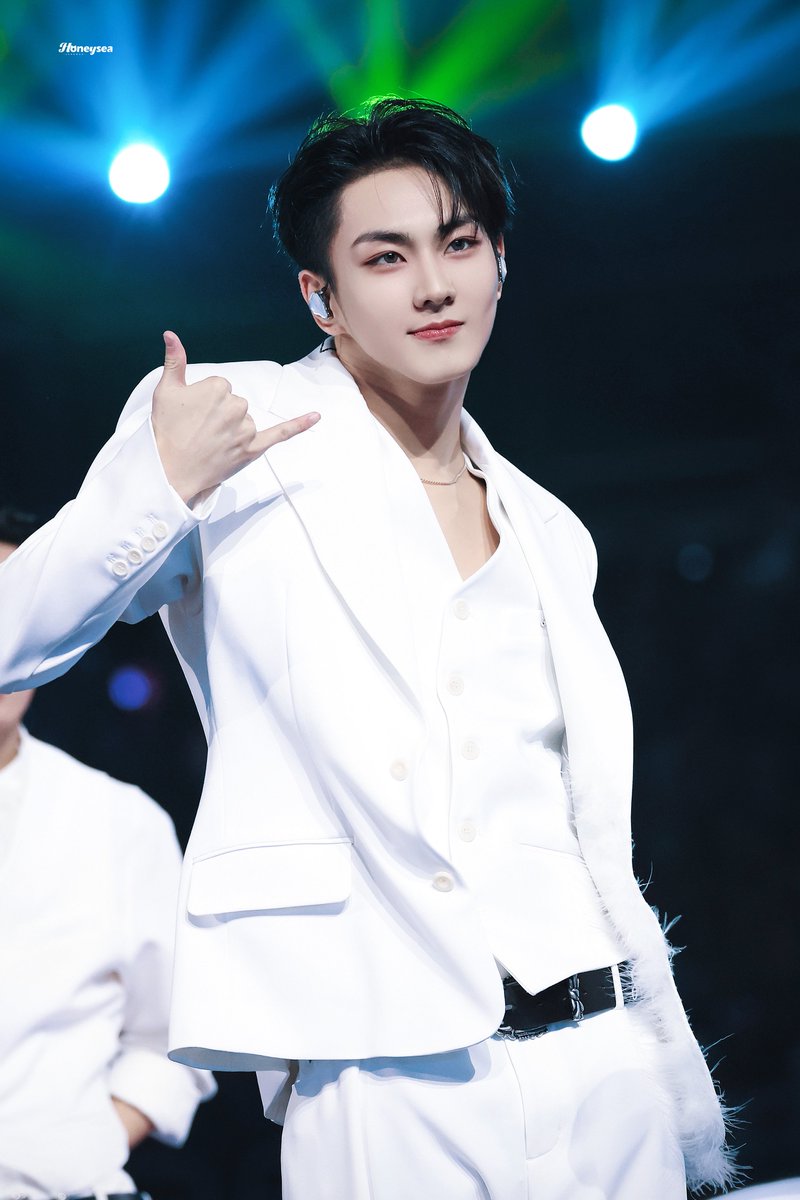 ENHYPEN ツアーユニフォーム US限定　ジョンウォン　白 ENHYPEN ツアーユニフォーム US限定 ジョンウォン 白 ENHYPEN ツアー