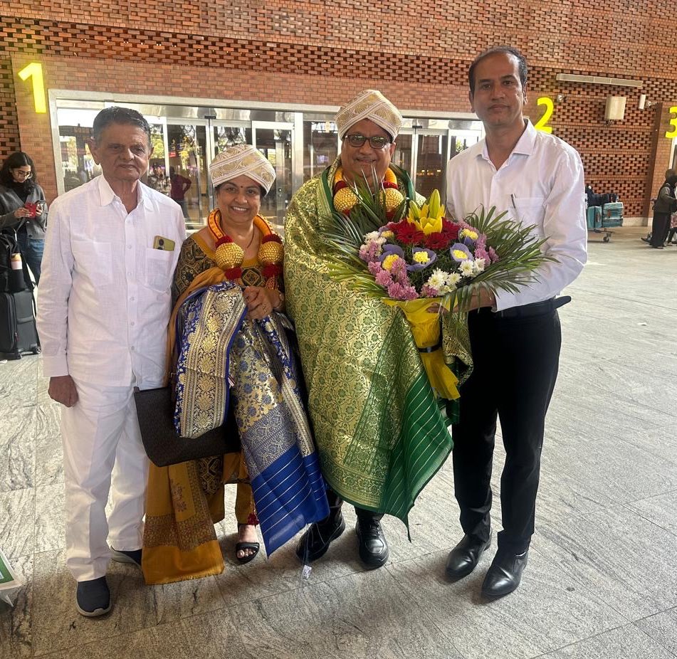 KiritkrJPatel's tweet photo. Today, I arrived in Bengaluru, Karnataka, to attend the IFFCO Board Meeting to be held at the IFFCO Nano Fertiliser Unit, Bengaluru. It was truly heartening to receive a warm and gracious welcome at the Bengaluru Airport from Dr. Narayanswamy, State Marketing Manager, Karnataka, and senior cooperator Shri S. S. Patil Ji. I deeply appreciate their kind & warm gesture. 

@IFFCO_KA @CNarayanswamy