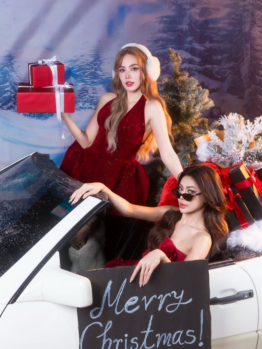 michellebehrfam's tweet photo. Michellebehr Instagram UPDATE 🐚💛

‘Born to sparkle, especially on Christmas.❄️ Happy Birthday ❤️🎄’
🔗 https://t.co/HLkpHzcDRA

BIRTHDAY 30Y GOTCHABELL
#สวัสดี30ปีกชเบล
#เบลเชล #bellchelle https://t.co/AVUgk7IpHS